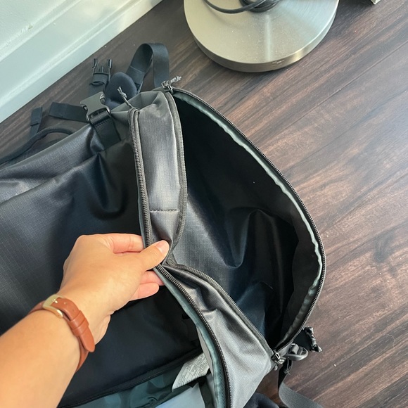 Timbuk2 carry-on travel backpack 40L - Picture 6 of 6